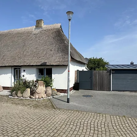 Haus An Der Wiek Mit Terrasse Ferienhaus
