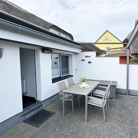 Ferienhaus Haus An Der Wiek Mit Terrasse Gager